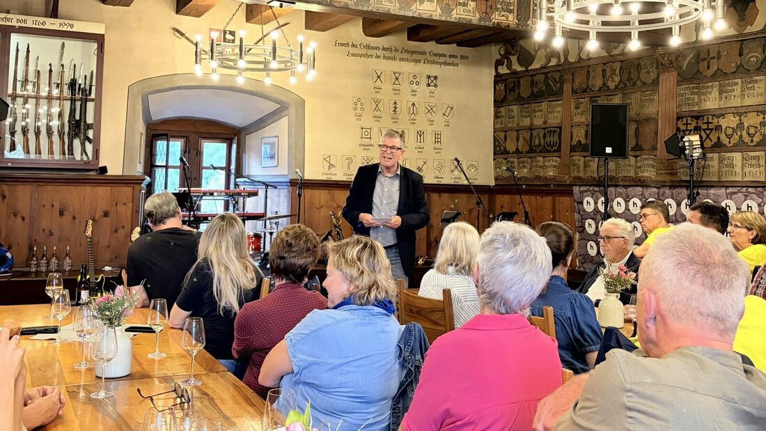 Richtet ein Grusswort an die Versammlung: Stiftungsratspräsident Daniel Gut.