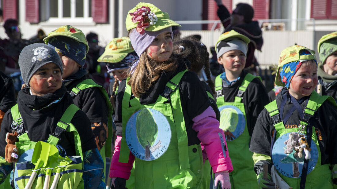 Heiter Sonnenschein am Fasnachtsumzug in Bad Ragaz: Mehr darüber gibt es am Donnerstag in der Printausgabe. (Bilder Susan Rupp)