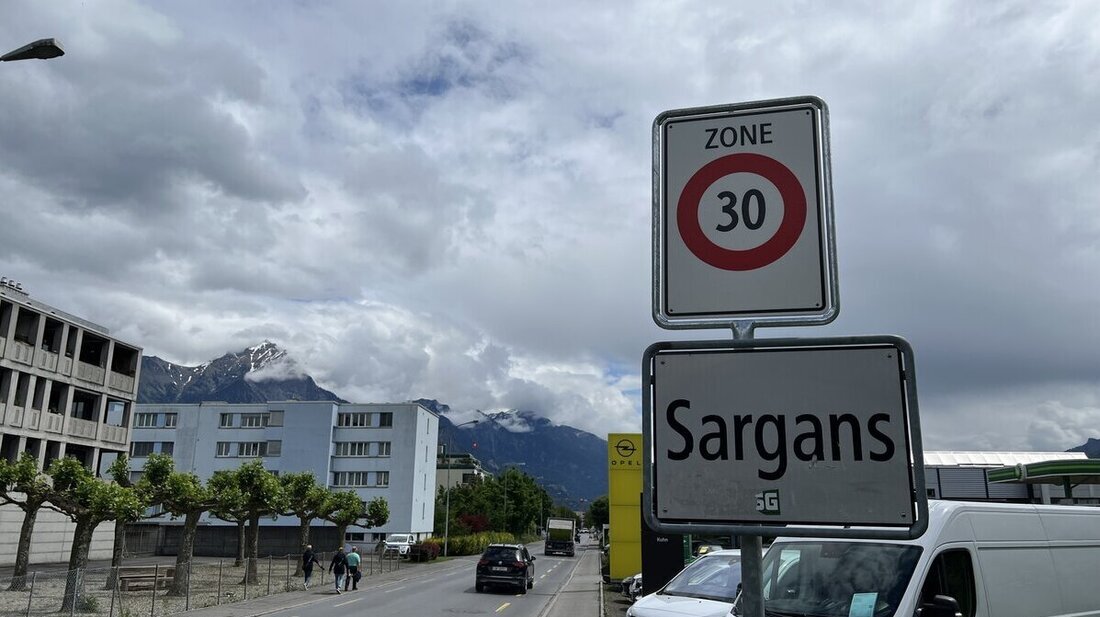 Dynamischer Wechsel zwischen Tempo 30 und 50: Mit ihrem Vorschlag wollten die Interpellanten sowohl zwischen den Tempo-30-Befürwortern wie auch -Gegnern einen Kompromiss schaffen. (Symbolbild: Hans Bärtsch)