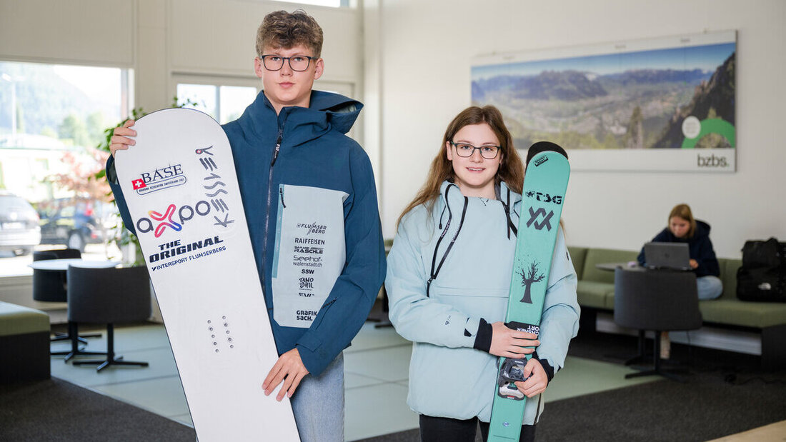 Sie absolvieren die Mediamatik-Ausbildung für Sporttalente: Joshua Kocherhans und Naemi Stump. Wegen eines Trainingslagers fehlt Lenny Olschewski auf dem Bild. (Pressebild)