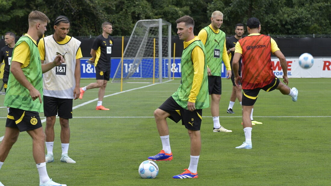 Erstes Training beim BVB: Pascal Gross (am Ball) hat von Brighton & Hove Albion nach Dortmund gewechselt. (Bild Reto Voneschen)