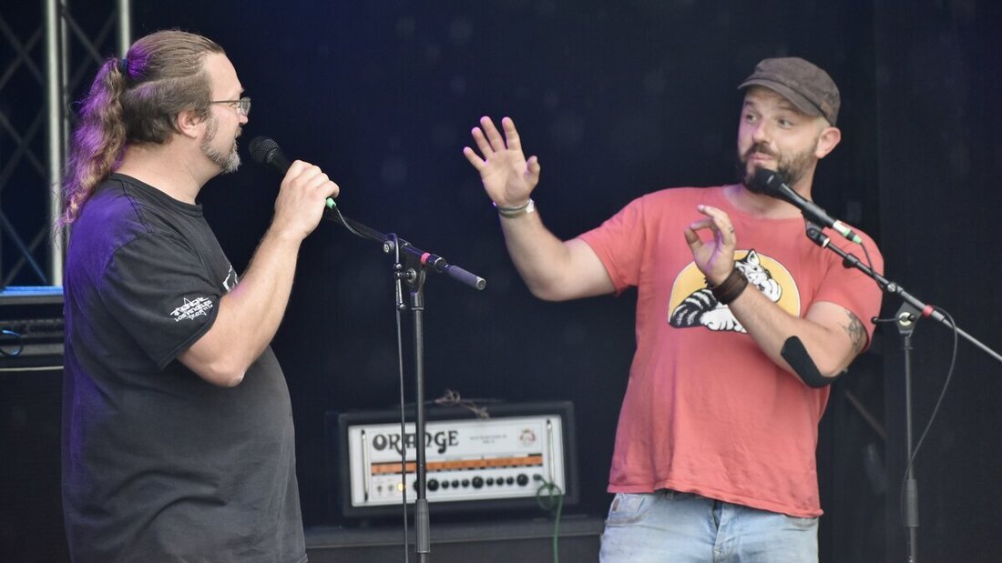 OK-Mitglied Cyril Hofer moderiert den Abend.