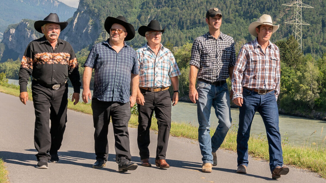 Marschieren geradewegs ihrer letzten Tour entgegen: Die Mitglieder der Sarganserländer Countryband Nevada. (Pressebilder)