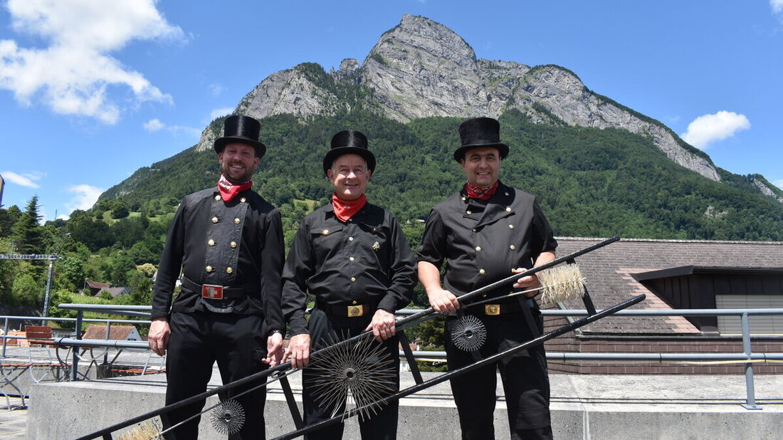 Bringen die Delegiertenversammlung der Schweizer Kaminfeger nach Sargans: Stefan Spirig, Guido Alpiger und Felix Kalberer (von links). (Bild: Severin Meli)