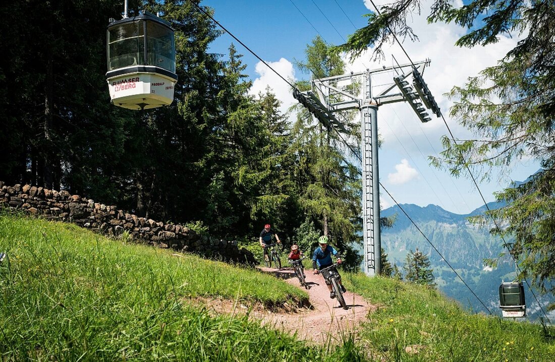 Der Sommer beginnt: Erste Abfahrten auf dem Bikertrail Blue Salamander. Pressebild 47221_47246.jpg
