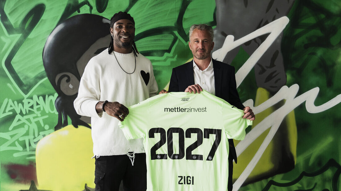 Einer der Publikumslieblinge bleibt: Lawrence Ati Zigi (links) verlängert bis 2027 bei St. Gallen. Sportchef Roger Stilz freuts. (Pressebild)