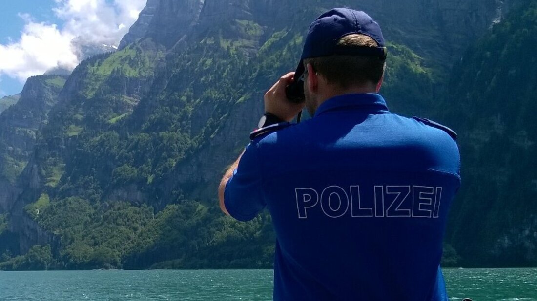 Die Suche geht weiter: Es werden noch immer zwei Personen auf dem Walensee vermisst. (Symbolbild: Kantonspolizei Glarus)