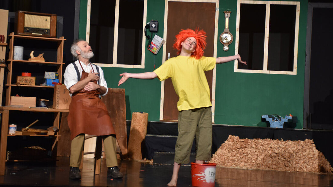 Ein Theatervergnügen für die ganze Familie: Meister Eder und sein Pumuckl sorgen unter der Regie von Chiara Ilic-Meier für eine vergnügliche Zeit im Alten Kino. (Bilder: Katrin Wetzig)