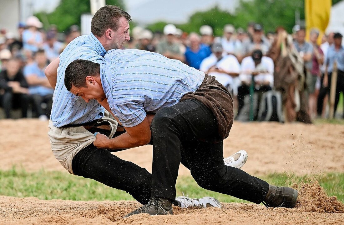 Klubduell: Werner Schlegel (rechts) setzt sich im Schlussgang gegen Damian Ott durch. Bild: Keystone 198761_198762.jpg
