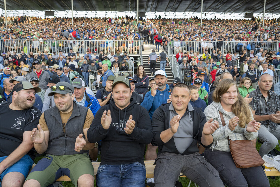 Impressionen vom Jubiläumsschwingfest 125 Jahre Eidgenössischer Schwingerverband in Appenzell. (Bild Gian Ehrenzeller/Keystone)