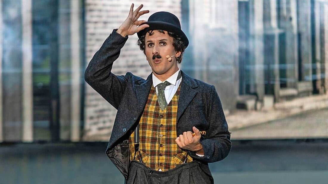 Schon bald nimmt Charlie Chaplin in Walenstadt den Hut: Die letzten vier Vorstellungen begleiten wir dank der Walensee-Bühne mit einem täglichen Gewinnspiel. Bild: Gianluca Volpe 206688_206687.jpg