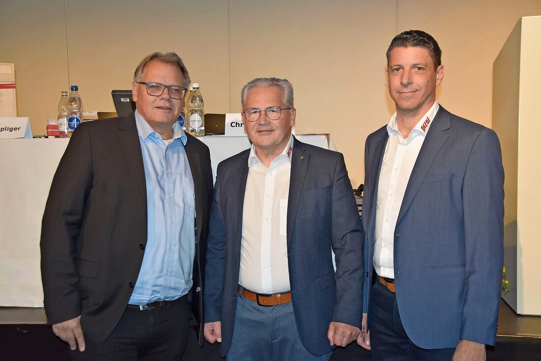 An der Generalversammlung der Pizolbahnen im Fokus: Der neue Verwaltungsrat Christian Florin, Verwaltungsratspräsident Markus Oppliger (zehn Jahre im Amt) und Christian Kubli, seit Juni CEO des Unternehmens (von links). Bild: Reto Vincenz  167559_167560.jpg