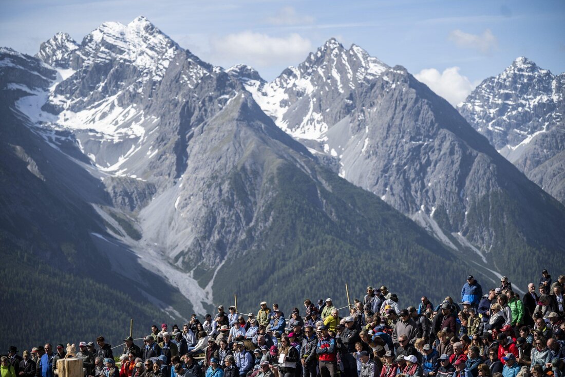 Gewaltig: Ob die Fans auch ein Auge für die Bergwelt haben?