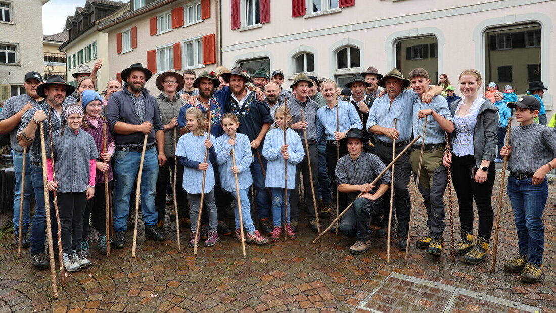 Spektakel: Die Melser Alpabfahrten. Bilder Ignaz Good