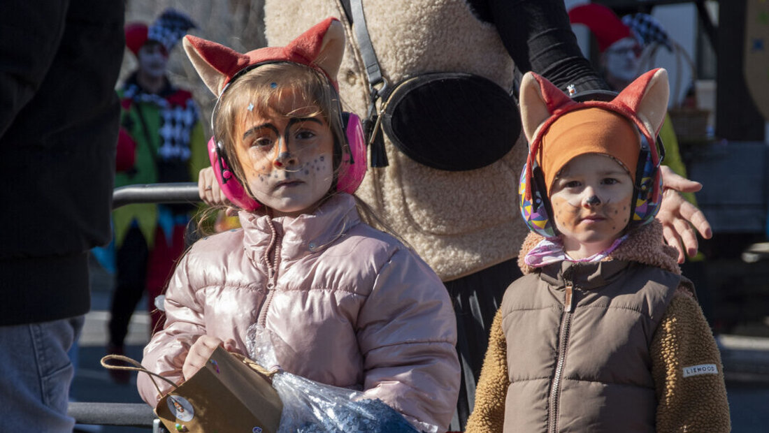 Heiter Sonnenschein am Fasnachtsumzug in Bad Ragaz: Mehr darüber gibt es am Donnerstag in der Printausgabe. (Bilder Susan Rupp)