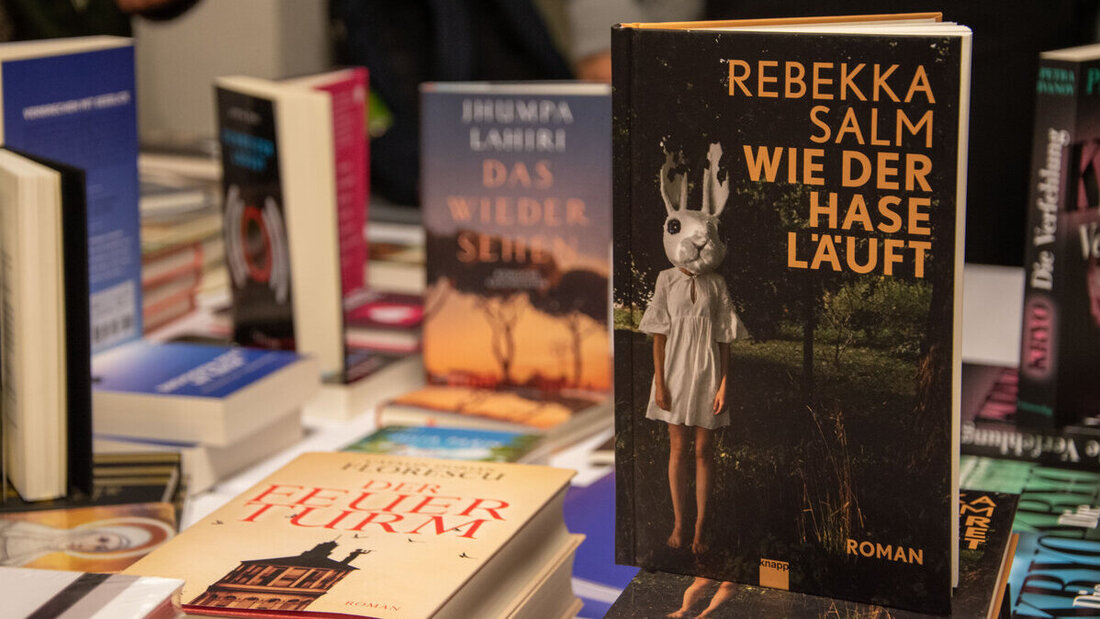 Lesungen im ganzen Dorf auf verschiedenen Rundgängen: Das ist «Die Rahmenhandlung». Bild Susan Rupp