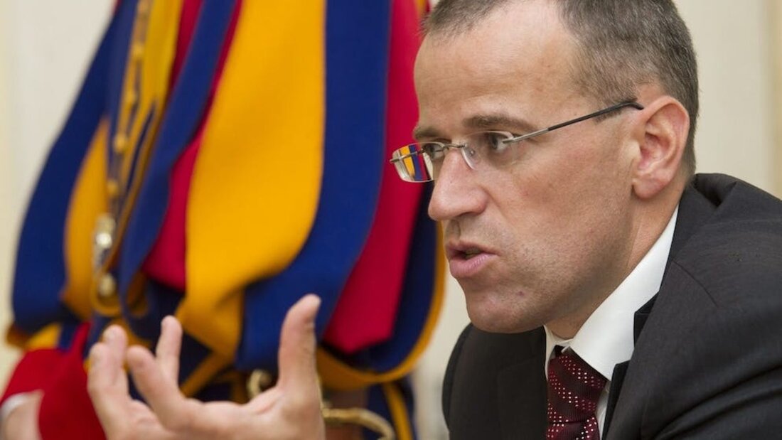 In Sargans aufgewachsen, zuletzt in Zermatt gesehen: Der ehemalige Kommandant der Schweizergarde Daniel Anrig. Bild Keystone