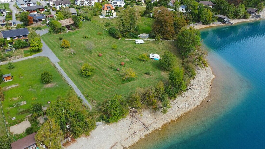 Exklusive Lage am Walensee: Die Liegenschaft wird in Immobilienportalen auf sieben bis zehn Millionen Franken geschätzt. (Bild: Markus Timo Rüegg)