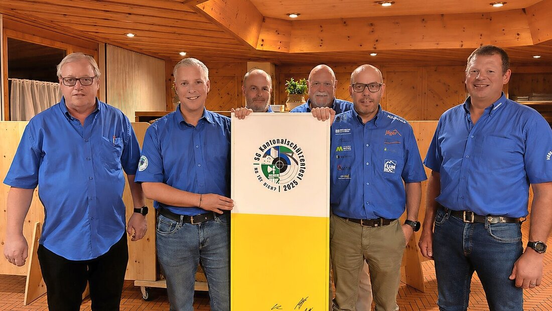 Das zufriedene Kern-OK: Cornel Jud (Schiesskomitee), Marc Kellenberger (OK-Präsident), Antonio Mora (Finanzen), Hans Rickenbacher (Stv. OK-Präsident), Augusto Sani (Logistik) und Gaudenz Thomann (Festwirtschaft, von links) Pressebild 210789_211821.jpg