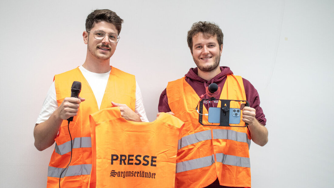 Sind für den «Sarganserländer» in Mollis unterwegs: Die beiden Redaktoren Gianluca Volpe (links) und Severin Meli.