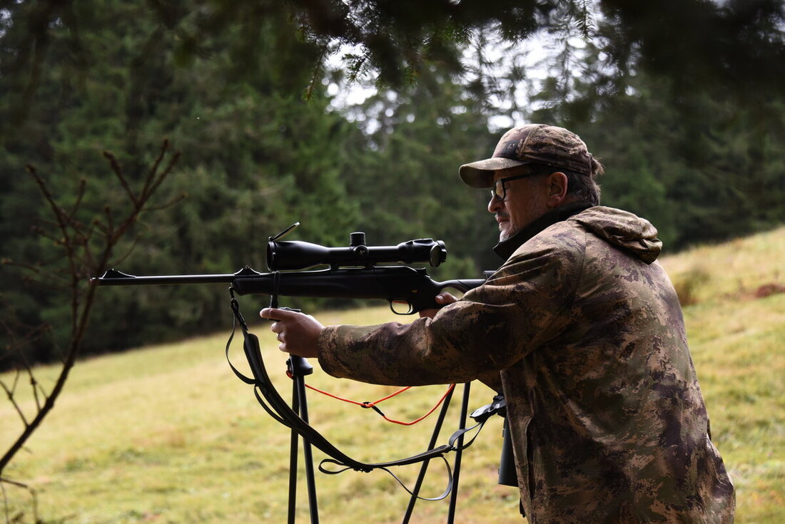 Beim traditionellen Behördenjagdtag konnten Behördenvertreter und Politiker Einblicke in die Jagd im Sarganserland gewinnen.(Bilder Hans Bärtsch, Pressedienst)