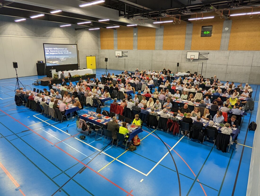 Sagen Ja zur neuen «Drucki»-Aktie: Die Aktionärinnen und Aktionäre des Melser Traditionsunternehmens an der GV in Bad Ragaz im vergangenen Mai.