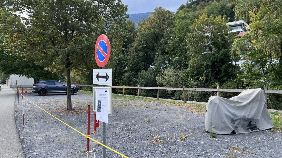 Fertig Parkieren: Entlang der Melser Seez soll es grüner werden. (Leserbild)