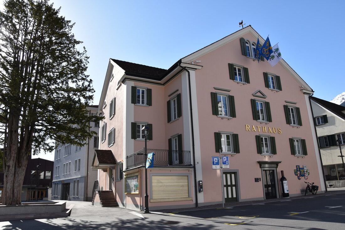 Aufwertung des Dorfplatzes Mels: Das Kombiangebot aus Kiosk und Postgeschäft.