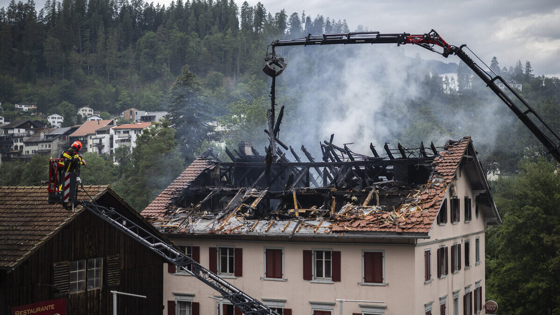 Fordert vier Todesopfer: Der verheerende Brand eines Restaurants in Thusis. (Bild Keystone/Gian Ehrenzeller)