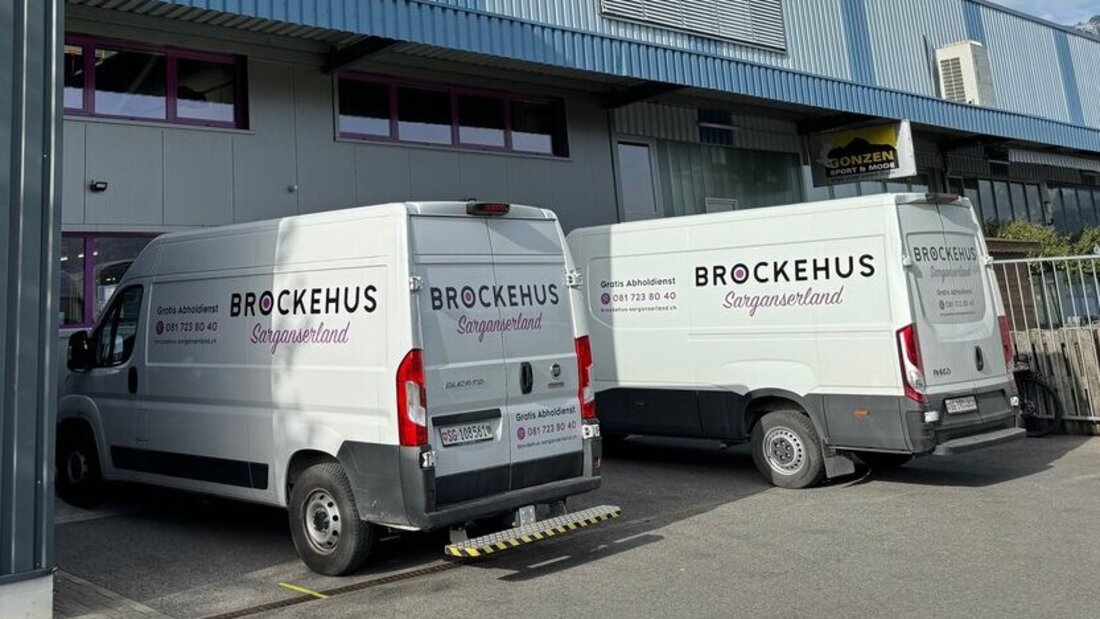 Ebenfalls frisch beschriftet unterwegs:
die beiden Fahrzeuge des Brockehus
Sarganserland. (Pressebild)
