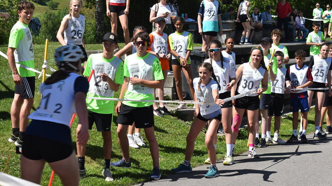 ... um im Ziel von den Läuferinnen abgelöst zu werden. (Bilder: Lukas Mutzner)