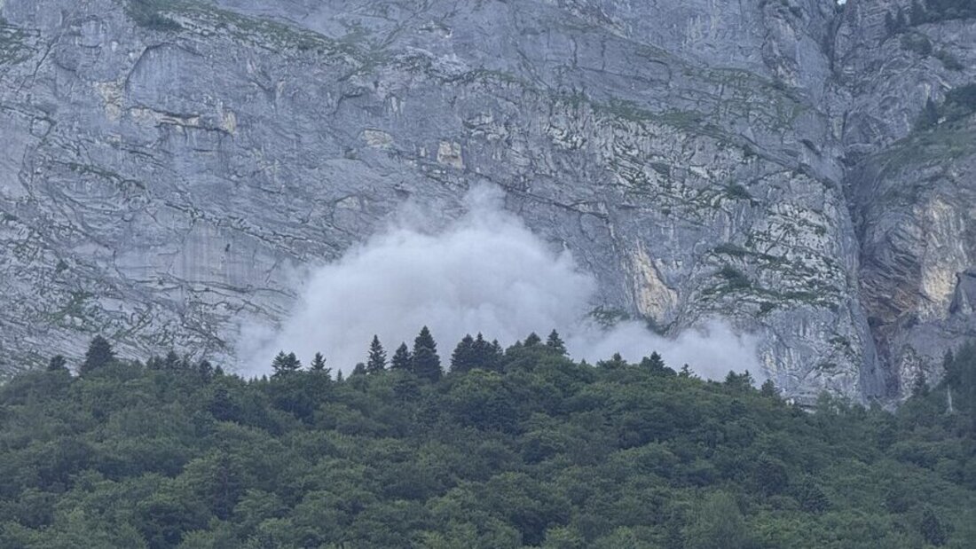 Grosser Knall: Am Gonzen rumpelt es am Montagabend. (Bild: Nico Fuentes)