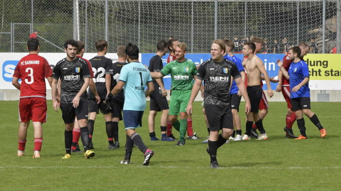 Impressionen vom 5.-Liga-Derby Mels III – Sargans III. (Bild Reto Voneschen)