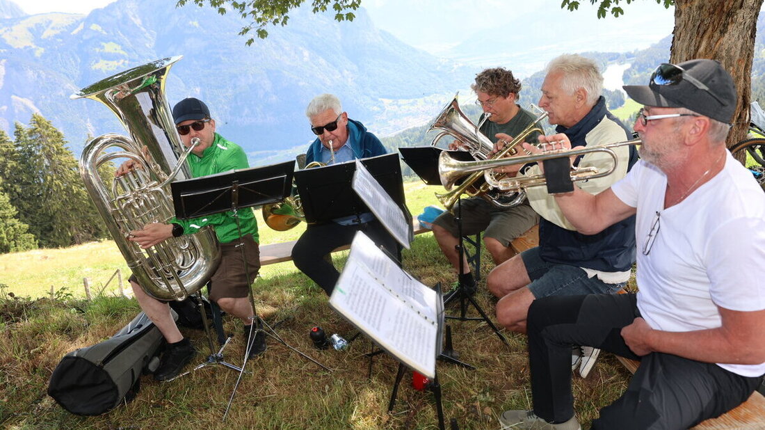 Das Butzer-Brass-Quintett sorgt für musikalische Unterhaltung.