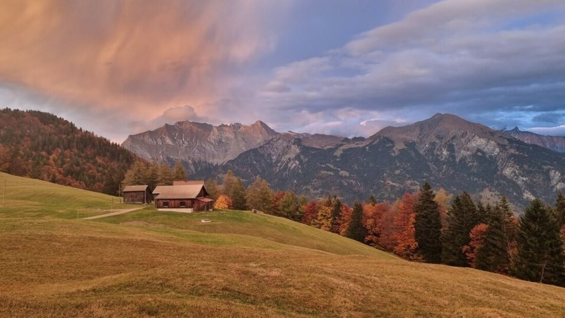 Nicht so weit weg, aber genauso schön: Blick auf den Vilan vom St.Margretherberg aus. (Regina Vogt)