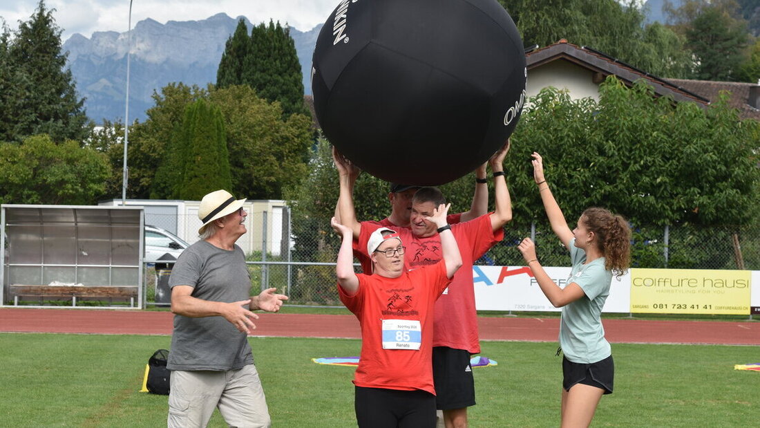 Sportlich: Die 130 Teilnehmenden des Procap Sporttags haben zahlreiche Disziplinen absolviert. (Bilder: Severin Meli)