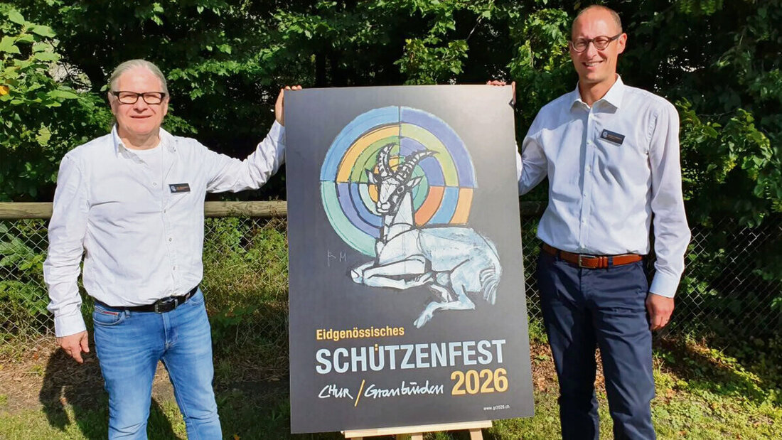 Freuen sich auf das «Eidgenössische»: Carl Frischknecht (links) und Martin Candinas mit dem Plakat des ESF Chur 2026. (Pressebild)