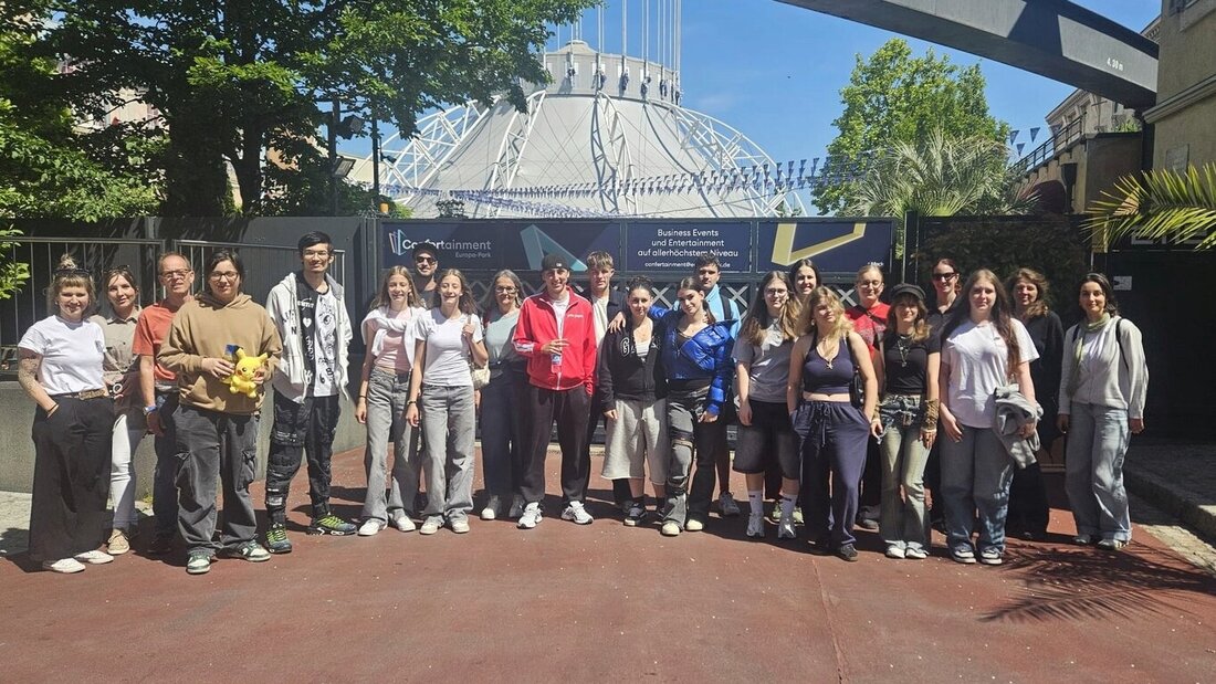 Höhepunkt des Schuljahrs: Die Jugendlichen von «Der Weg» besuchen den Europapark. (Pressebild) 167859_168072.jpg