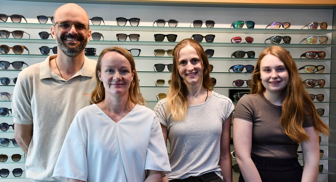 Das Team von Uhren Gubser: Samuel Gubser, Simone O’Hanlon Gubser, Caroline Grünenfelder und Ilvana Marthy (von links). Bild: Guido Städler 208663_209162.jpg