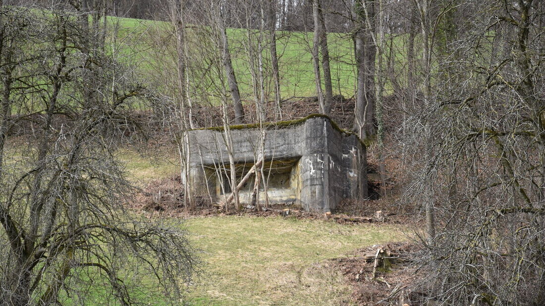 Spuren der Vergangenheit: Äusserlich zerfällt auf dem Castels vieles, was die Armee einst eingerichtet hat, im Innern ist die Festung aber funktionstüchtig. (Bilder Hans Bärtsch, Gianluca Volpe)