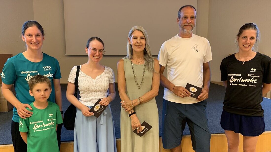 Werden für den langjährigen Einsatz verdankt: Marina Krebs (Schwimmen, 20 Jahre), Anna Klein (Cheerleading, 10 Jahre), Silvia Montonato (Tanz, 25 Jahre) , Markus Büchel (Einrad, 20 Jahre) und Projektleiterin Bigna Gruber (von links). (Bild: Angela Adank)