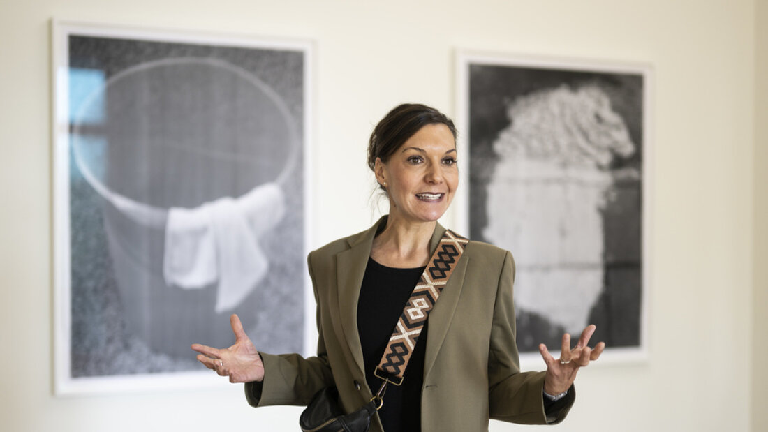 Sarah Girard, Direktorin der Bieler Fototage, will mit der 26. Ausgabe des Festivals den Körper im Spannungsfeld zwischen digitaler und realer Welt ausloten. 20230504114140704.jpg