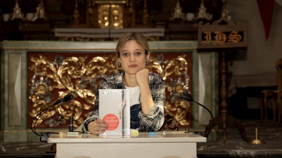 Poetry Slam unter dem Kirchendach: Letztes Jahr hat Lara Stoll in der katholischen Kirche Bad Ragaz gelesen. (Pressebild)