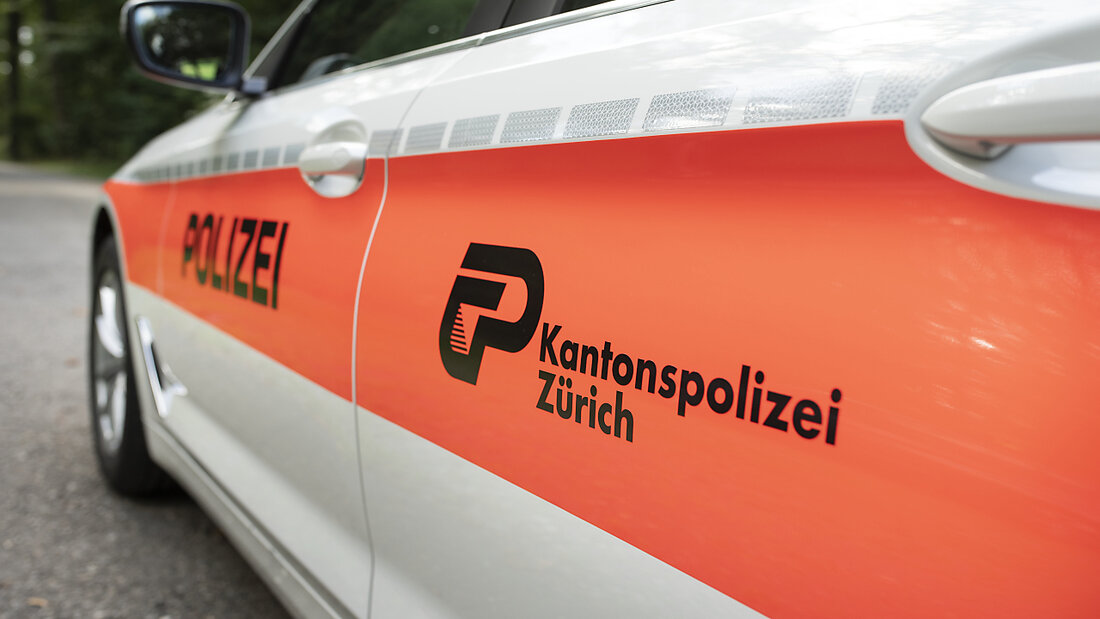 Ein 16-jähriger Töfffahrer ist am Donnerstagabend bei einem Selbstunfall in Fehraltorf ZH ums Leben gekommen. Er kam von der Strasse ab und erlag seinen Verletzungen noch am Unfallort. (Archivbild) 20230602001515989.jpg
