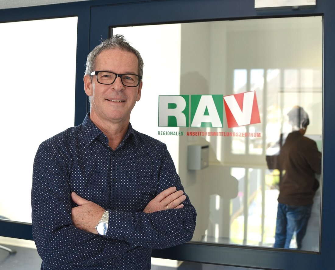 Urs Greuter, Leiter des RAV Sargans, stellt fest: «Die eServices erfreuen sich grosser Beliebtheit.» (Bild Heini Schwendener)