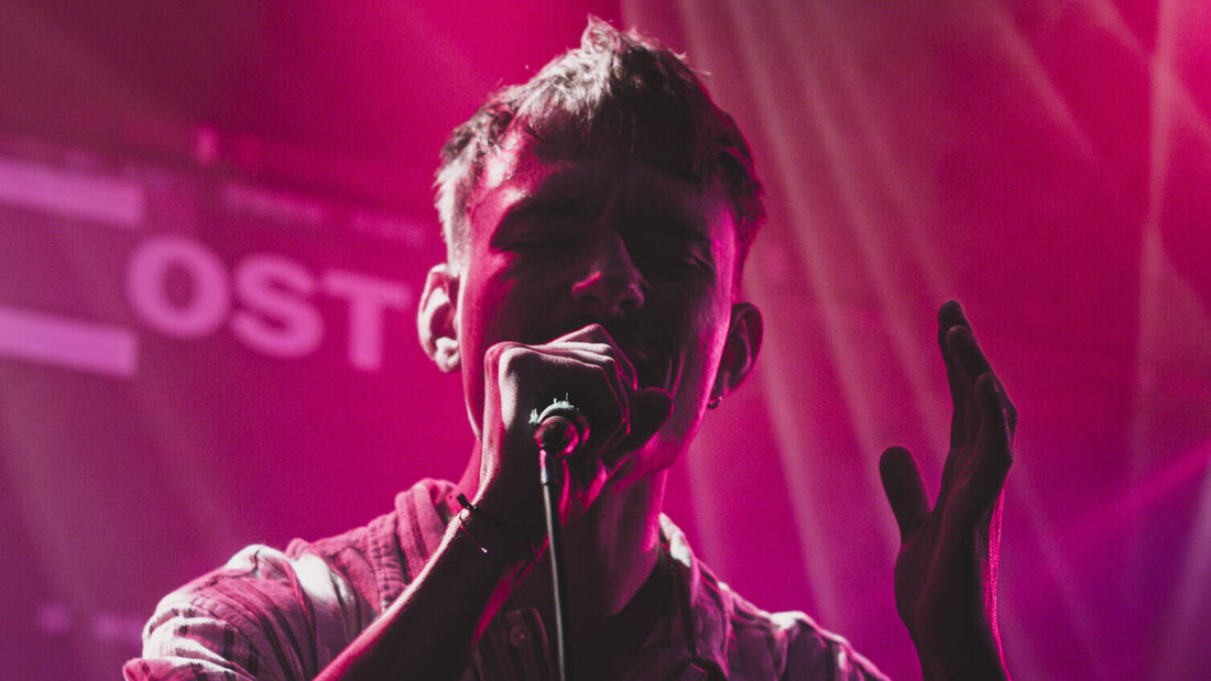 Im Finale: Der Stadtner Elias, Sänger des Musikerduos Steno. (Bild: bandXost)