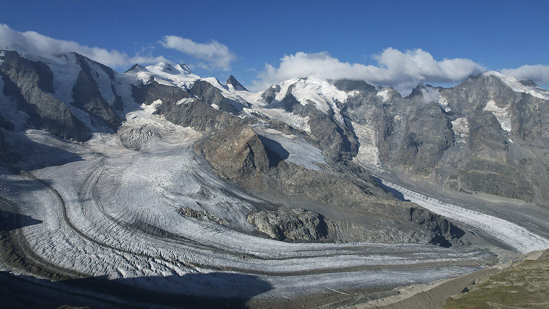 Der Pers- und der Morteratschgletscher in Graubünden schmelzen weiter. Bündner SP, GLP und Grüne sind überzeugt, dass die Klimapolitik das zentrale Politikfeld bleibt und bilden für die Wahlen im Herbst als "Klima-Allianz" eine Listenverbindung. (Archivbild) 20230531092329018.jpg