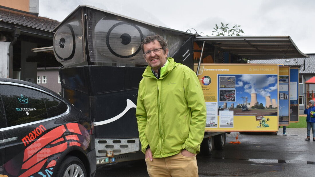 Tourt mit seinem Solarbutterfly durch das Sarganserland: Louis Palmer. (Bilder: Severin Meli)