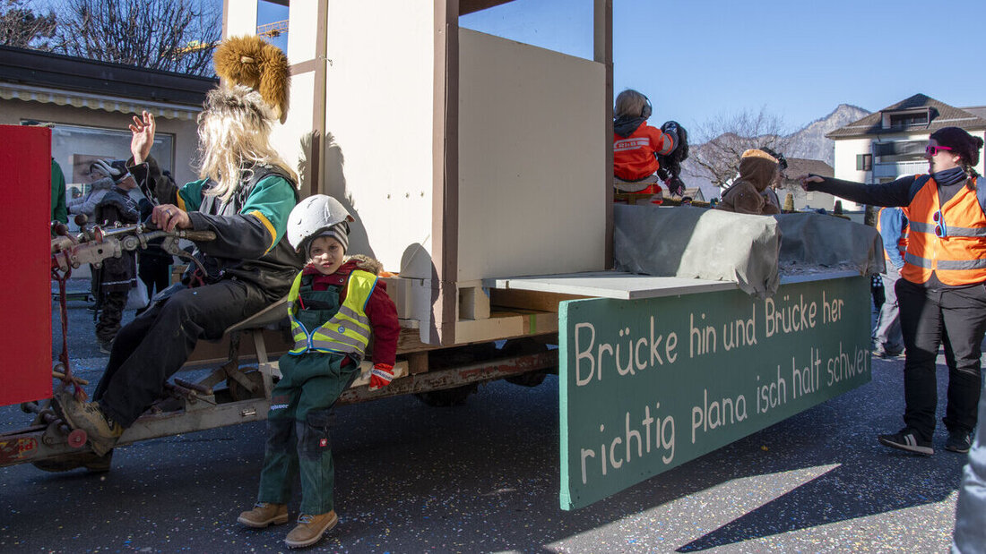 Heiter Sonnenschein am Fasnachtsumzug in Bad Ragaz: Mehr darüber gibt es am Donnerstag in der Printausgabe. (Bilder Susan Rupp)