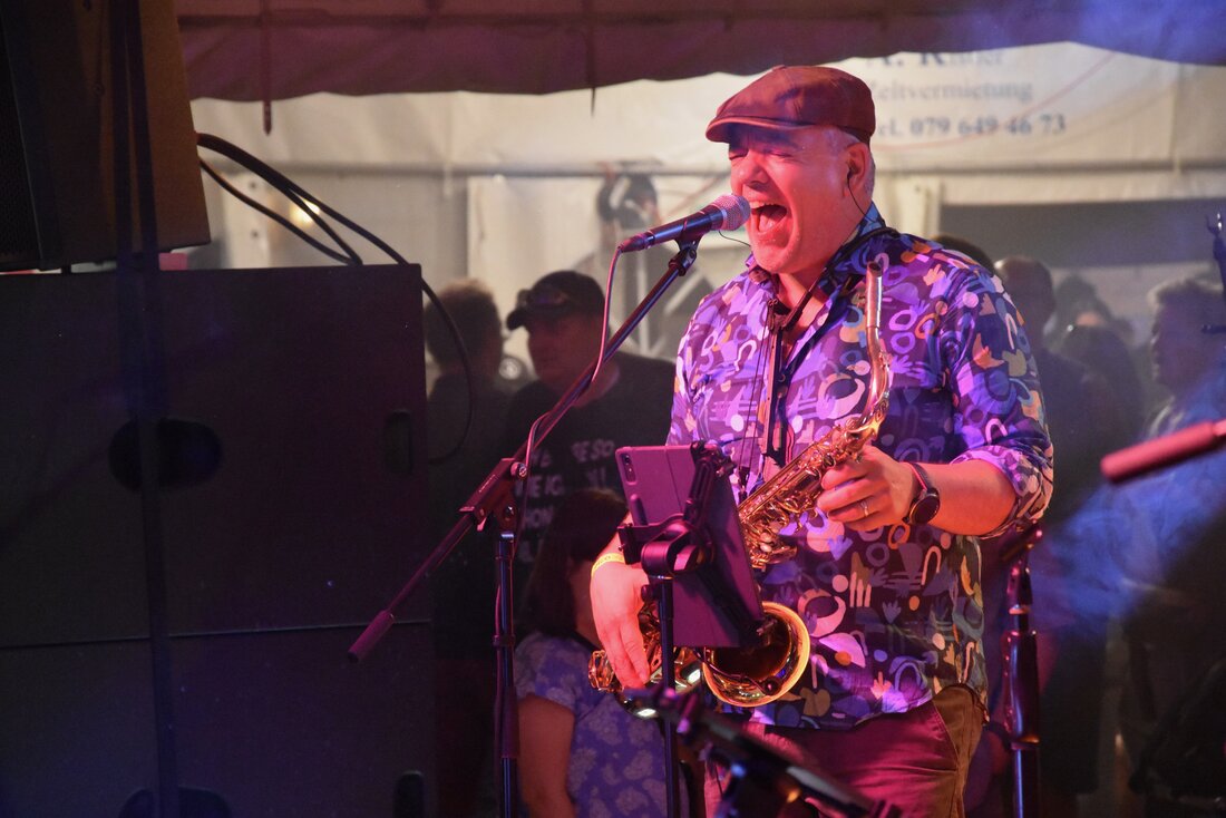 Eine sichere Bank: Die Pykniker sorgen ebenso für einen grossen Besucheraufmarsch wie für beste Stimmung im Festzelt. (Bilder Patricia Hobi, Michael Kohler, Pressedienst)